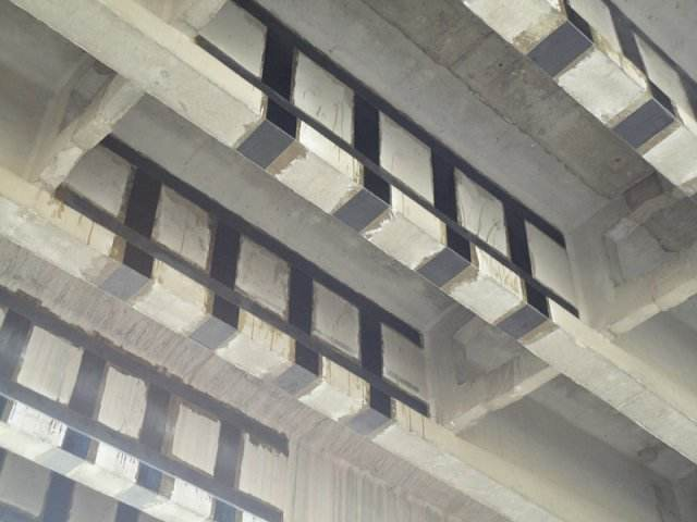 加固桥梁的“黑金”铠甲，碳纤维布的“战术”特点你了解吗？