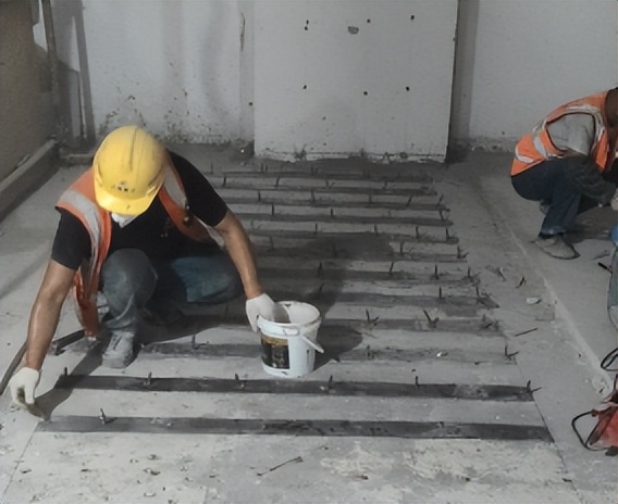 粘钢胶一公斤多少钱？粘钢加固多少钱一平方米？