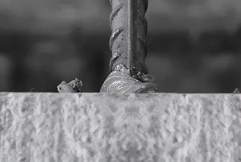 植筋加固小知识：为什么钢筋要缓缓旋转植入孔洞？