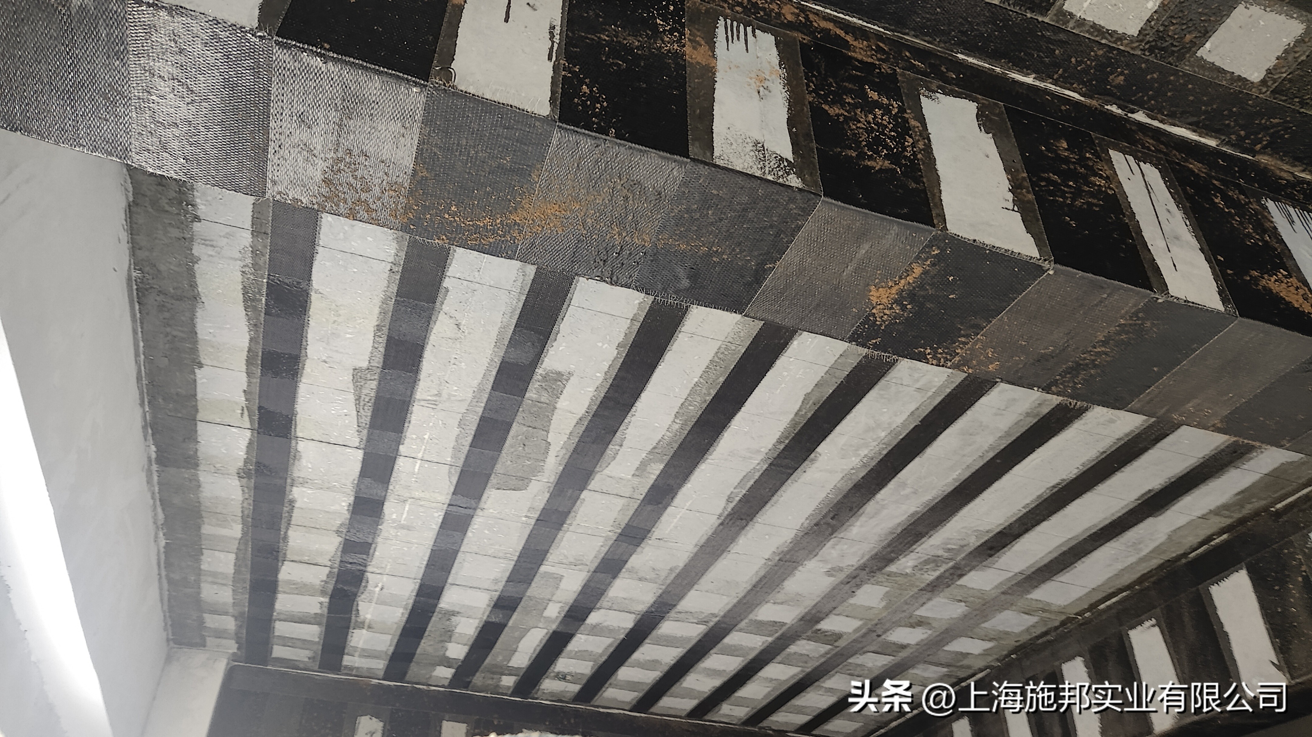 碳纤维布加固施工小知识:从粘贴到相关注意事项